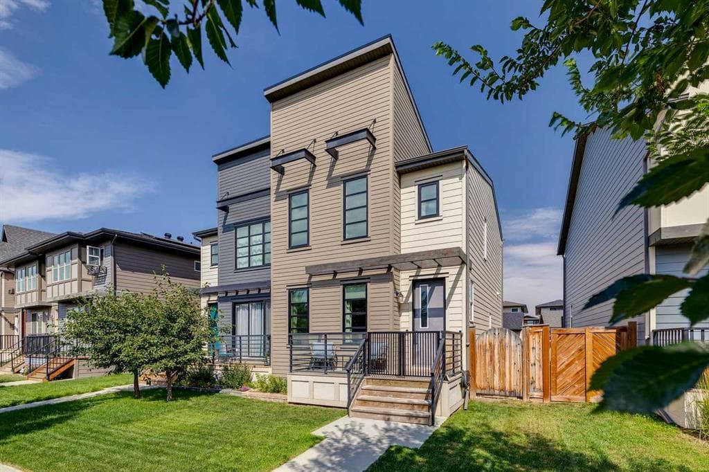 1301 Walden Drive SE — photo 1