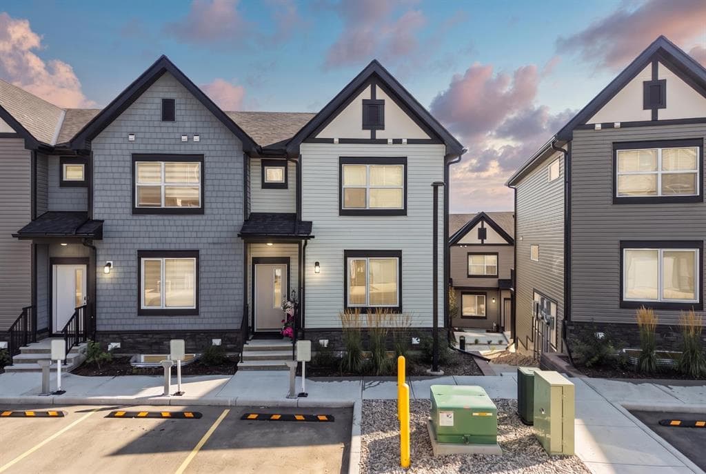 3-bed Townhouse for sale at 108, 75 Evanscrest Common NW, Calgary