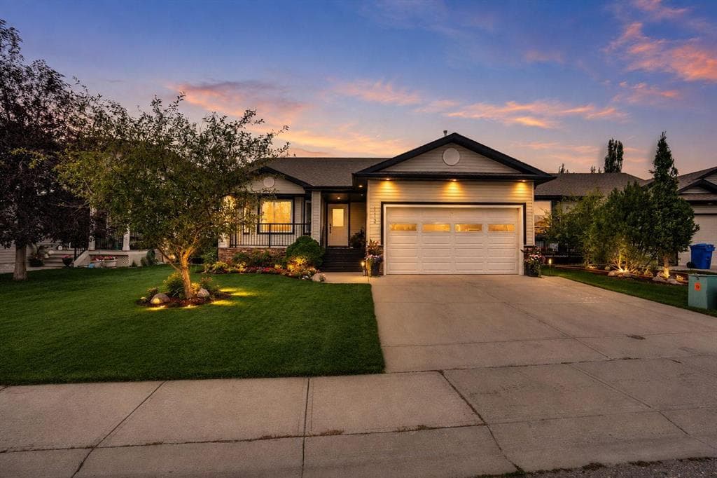 112 Aspen Creek Crescent — photo 1