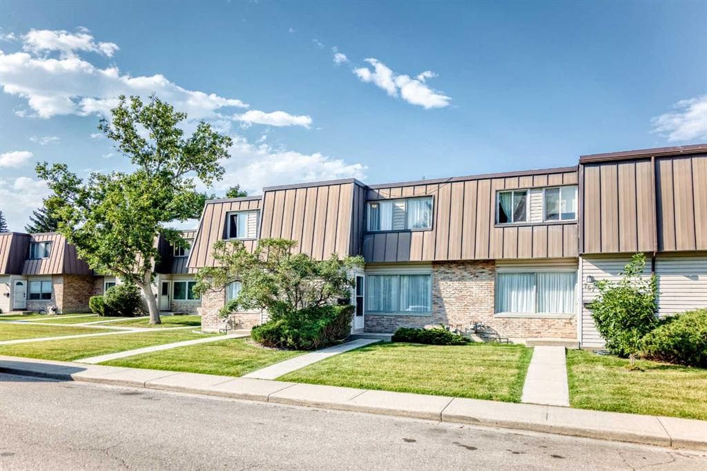 755 Kingsmere Crescent SW — photo 1