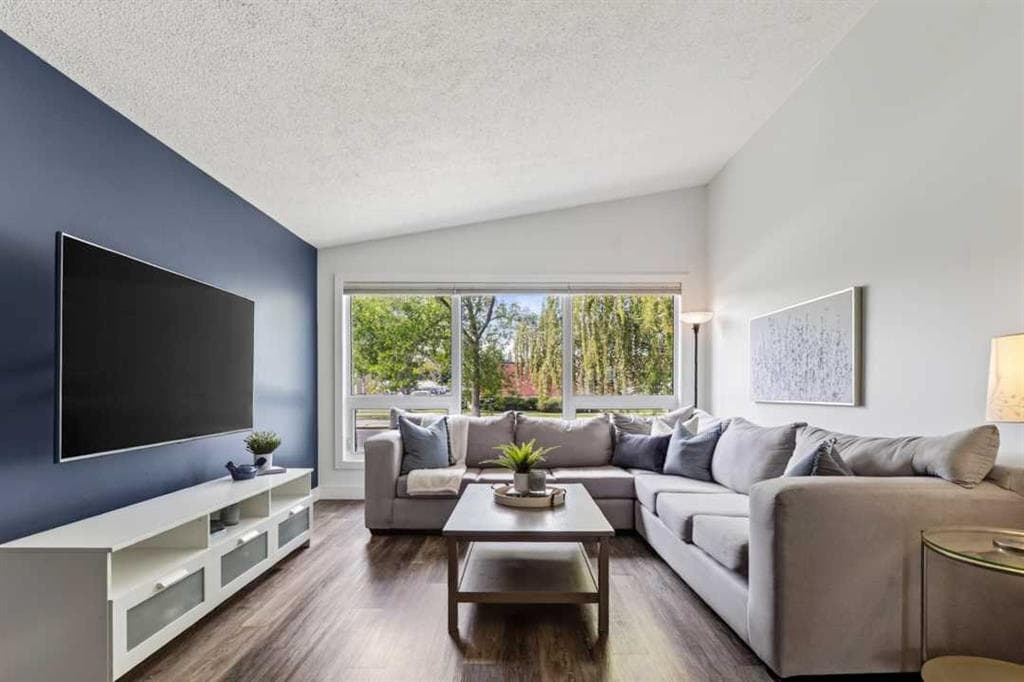 6516 Crowchild Trail SW — photo 1