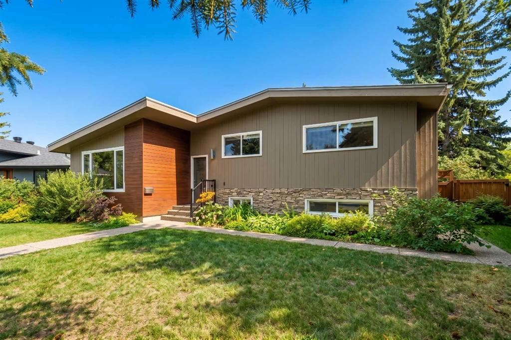 4-bed Detached for sale at 92 Chinook Drive SW, Calgary