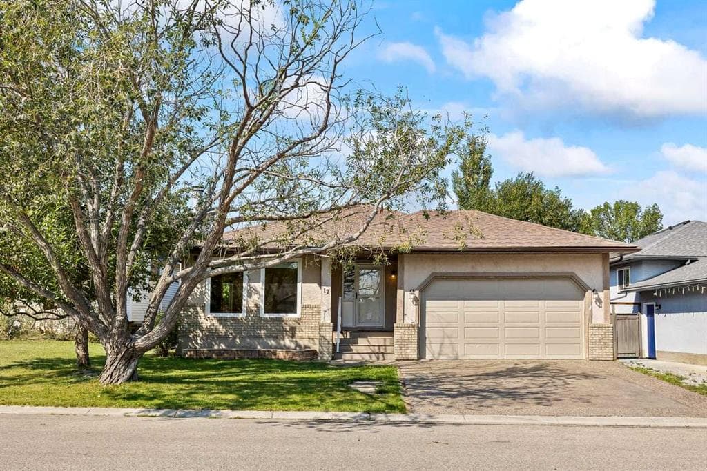 17 Sheep River Crescent — photo 1
