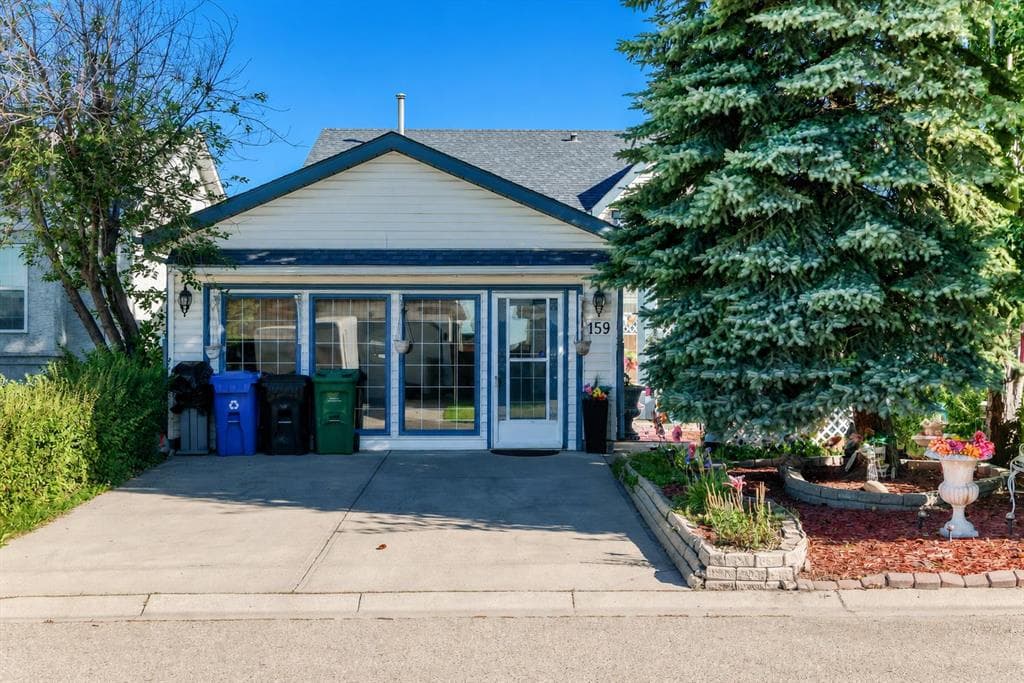 159 Fresno Place NE — photo 1