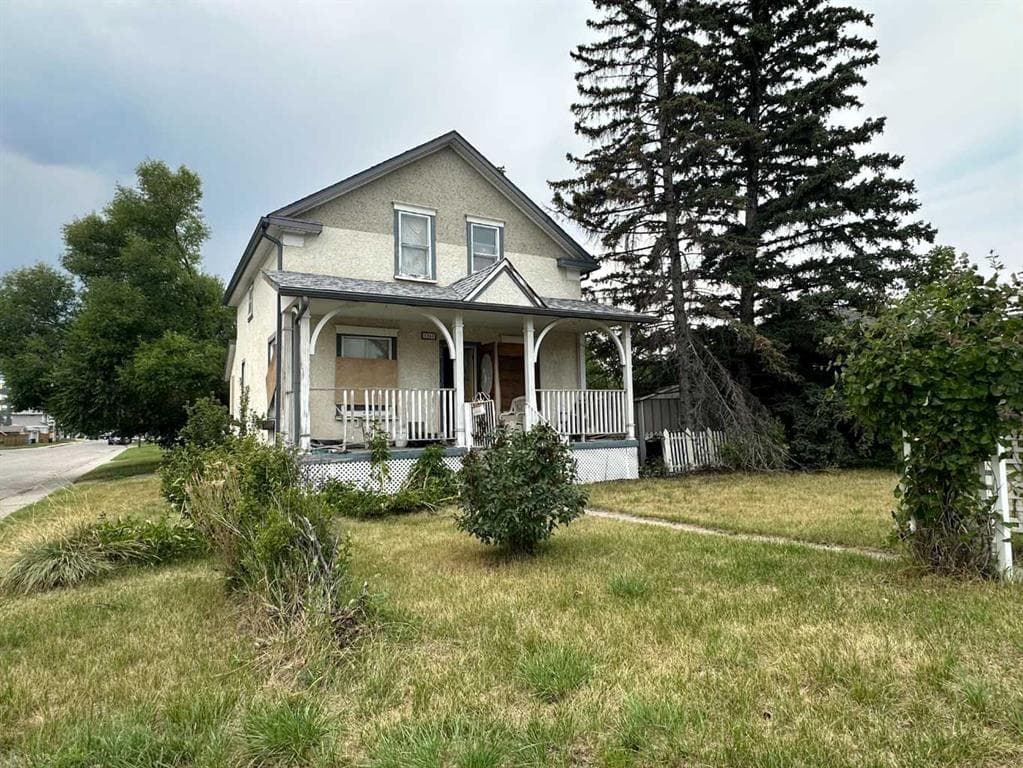 7247 25 Street SE — photo 1