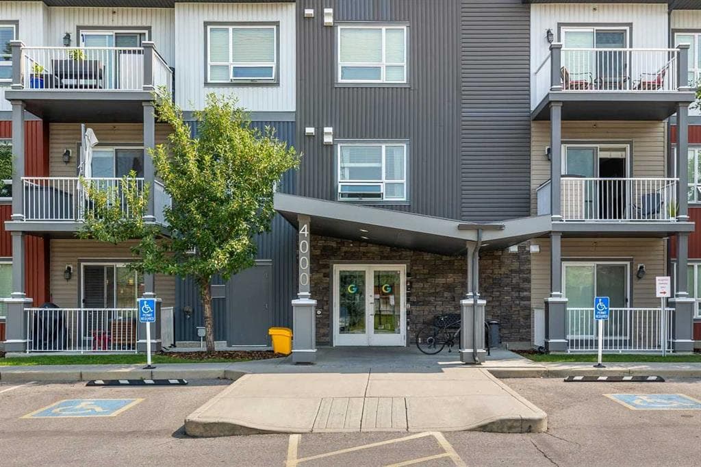 4201, 5305 32 Avenue SW — photo 1