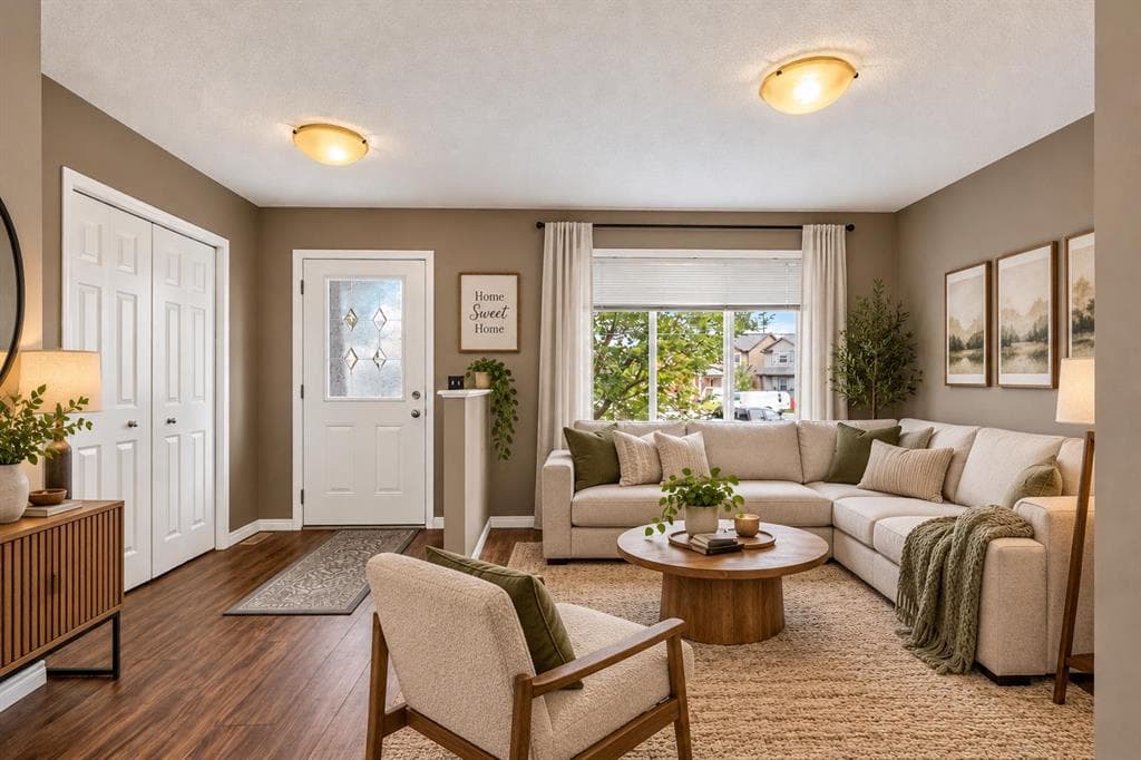 11 Saddlebrook Mews NE — photo 1
