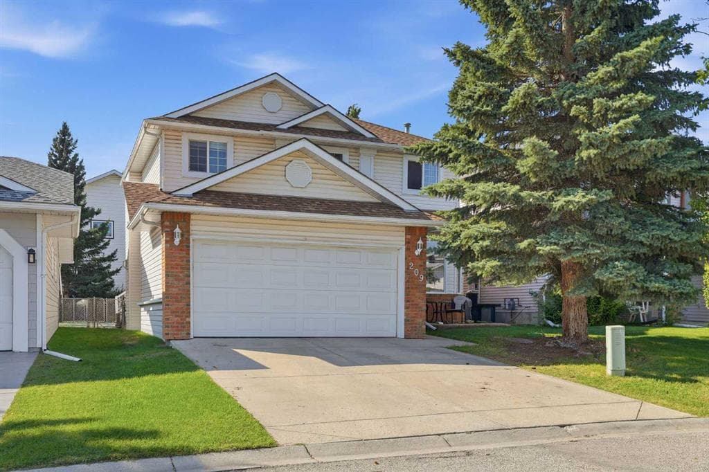 209 schubert Place NW — photo 1