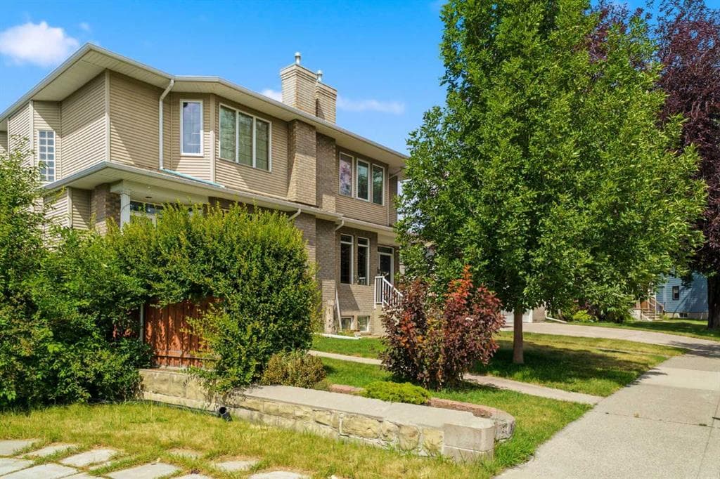 3-bed Semi-detached for sale at 256 43 Avenue NW, Calgary