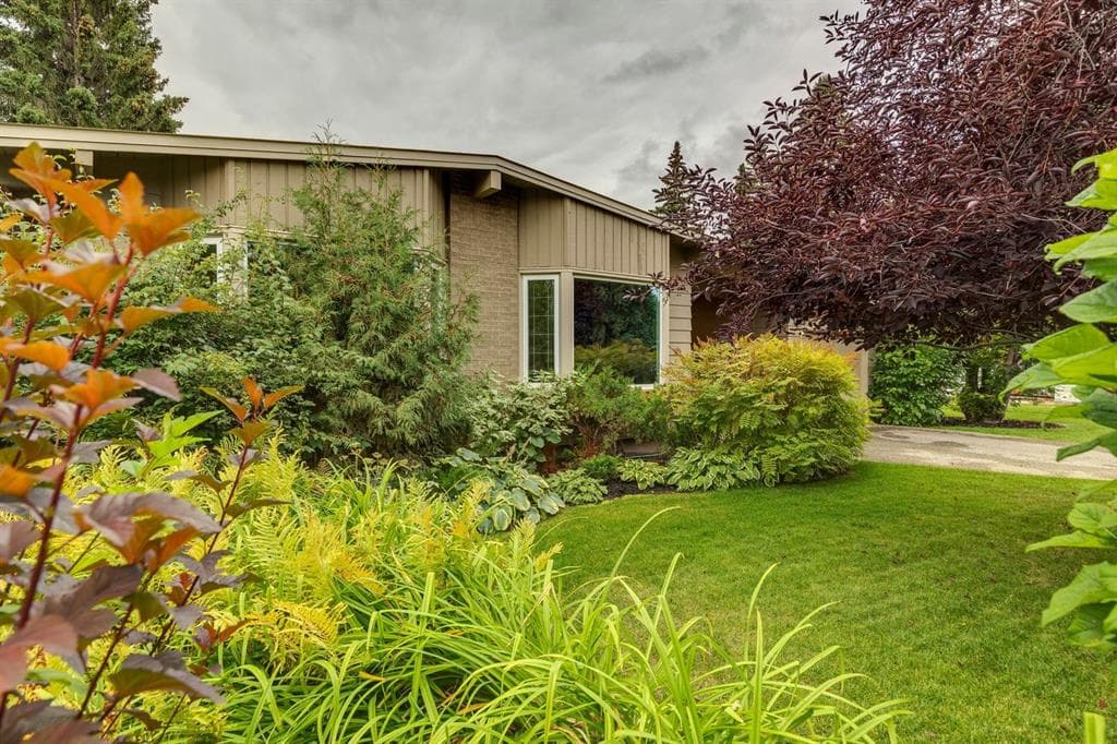 4-bed Detached for sale at 1415 Chardie Place SW, Calgary