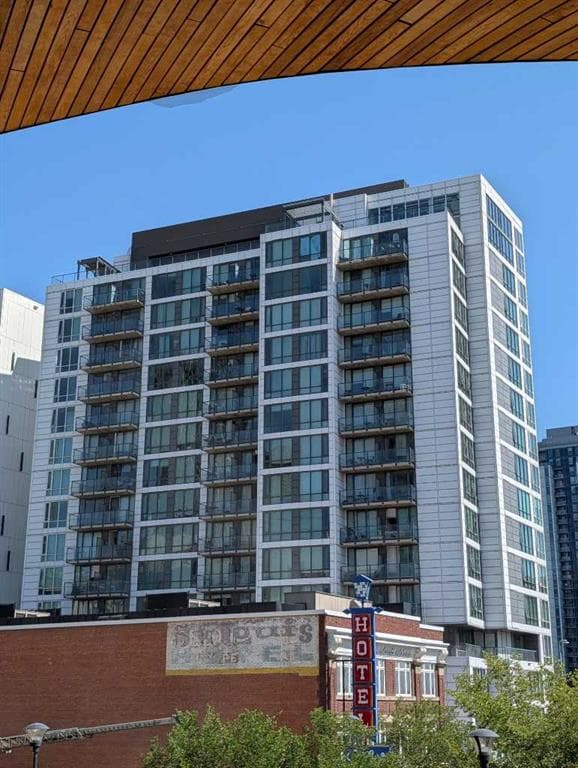 909, 450 8 Avenue SE — photo 1