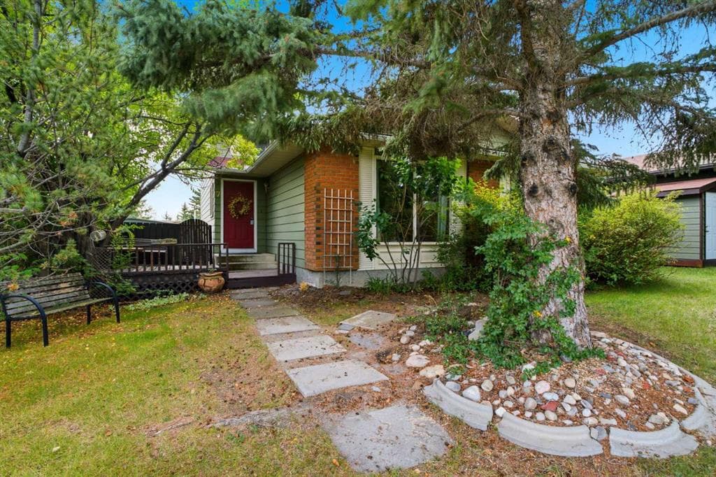 7 Glenport Road E — photo 1