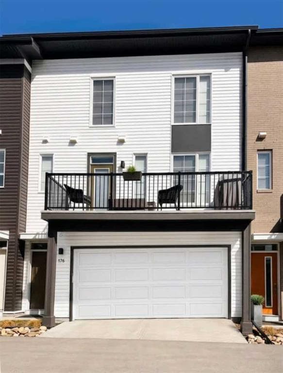 176 Walgrove Common SE — photo 1