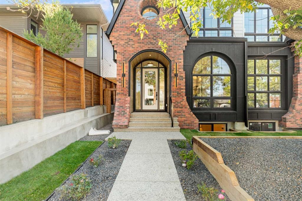 2813 35 Street SW — photo 1