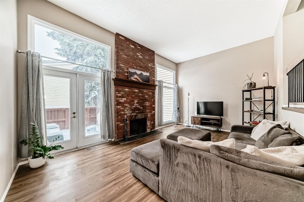 407 Point Mckay Garden NW — photo 1