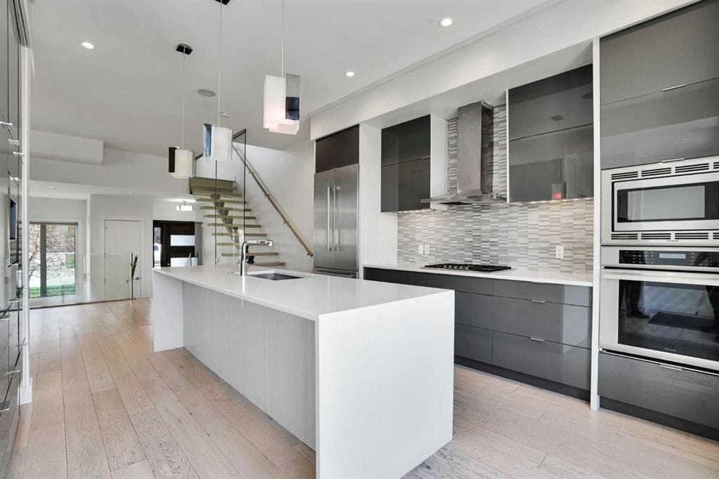 2505 21 Street SW — photo 1