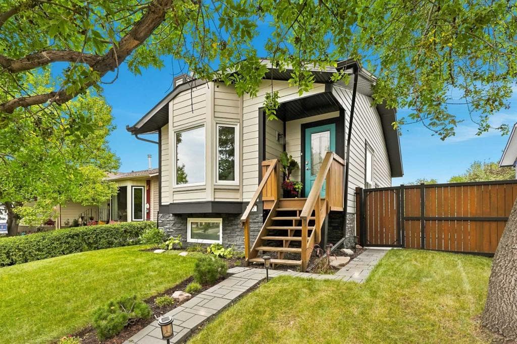 972 Riverbend Drive SE — photo 1
