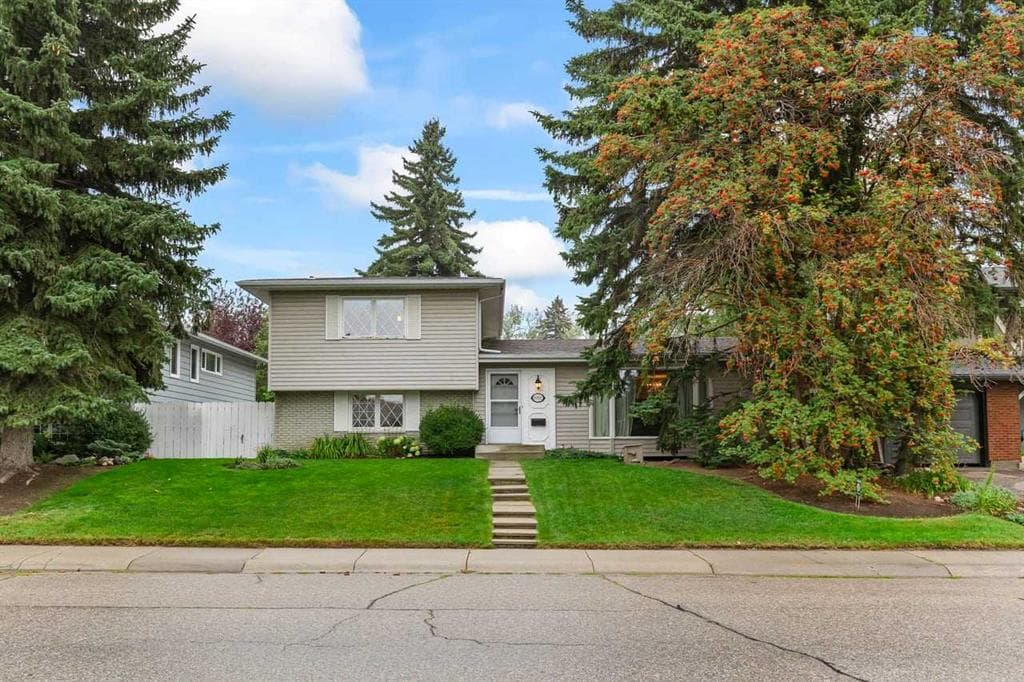 4-bed Detached for sale at 10512 Maplecreek Drive SE, Calgary