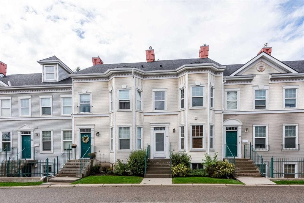46 Prestwick Gardens SE — photo 1