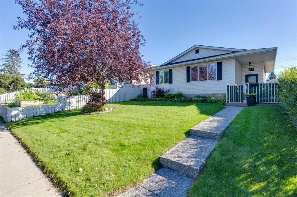 144 Dovercliffe Way SE — photo 1