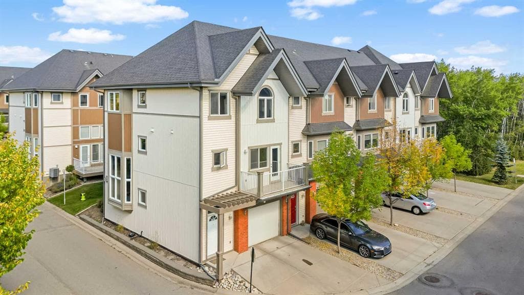 3-bed Townhouse for sale at 1010 Wentworth Villas SW, Calgary