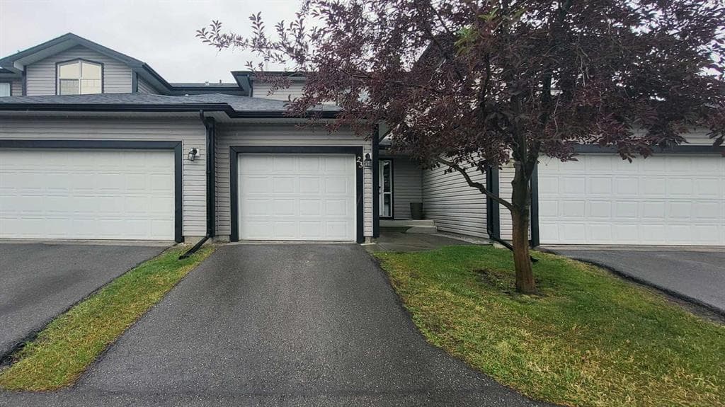 3-bed Townhouse for sale at 23, 102 Canoe Square SW, Airdrie