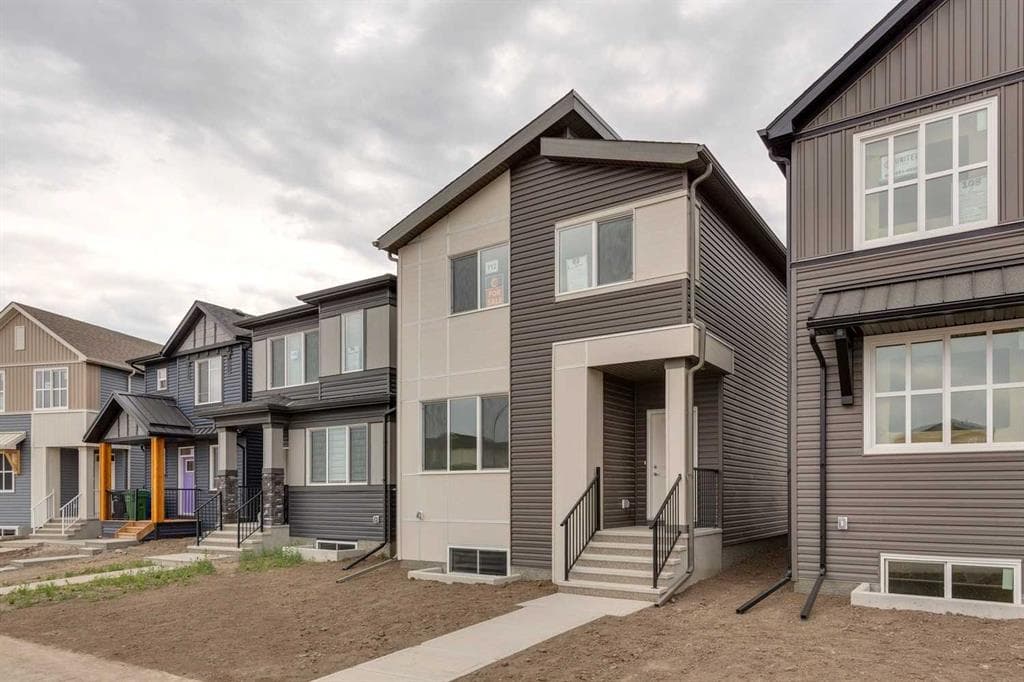 112 Lucas Green NW — photo 1