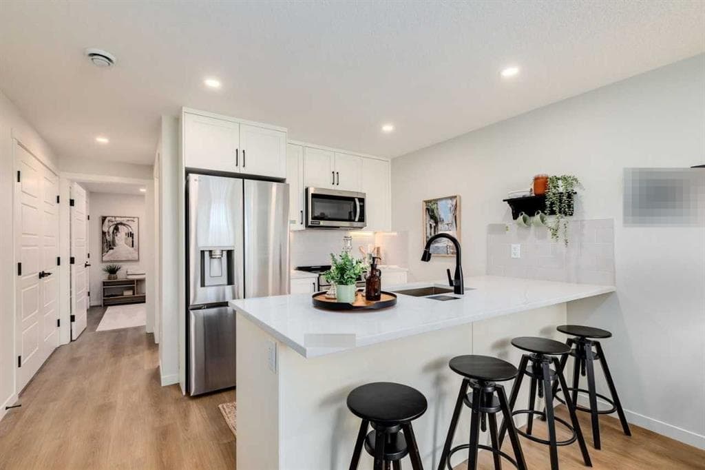 1-bed Townhouse for sale at 113, 40 Livingston Parade NE, Calgary
