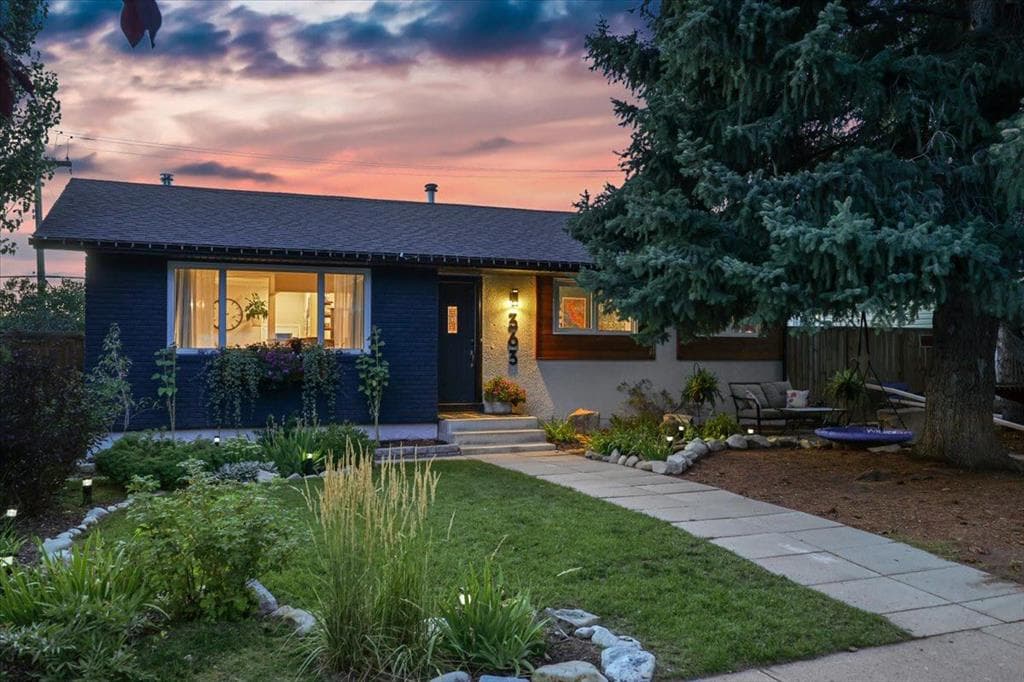 363 Queensland Drive SE — photo 1