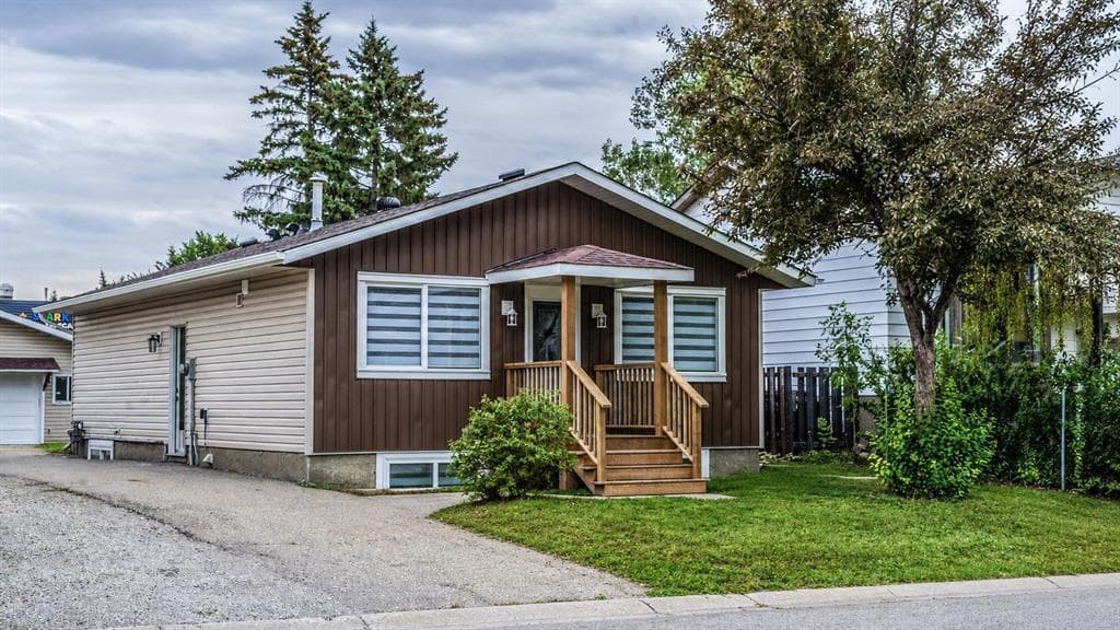48 Doverglen Crescent SE — photo 1