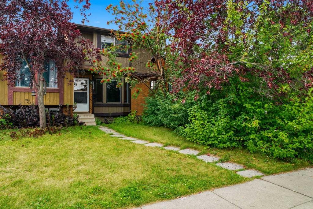 3-bed Semi-detached for sale at 4235 49 Street NE, Calgary