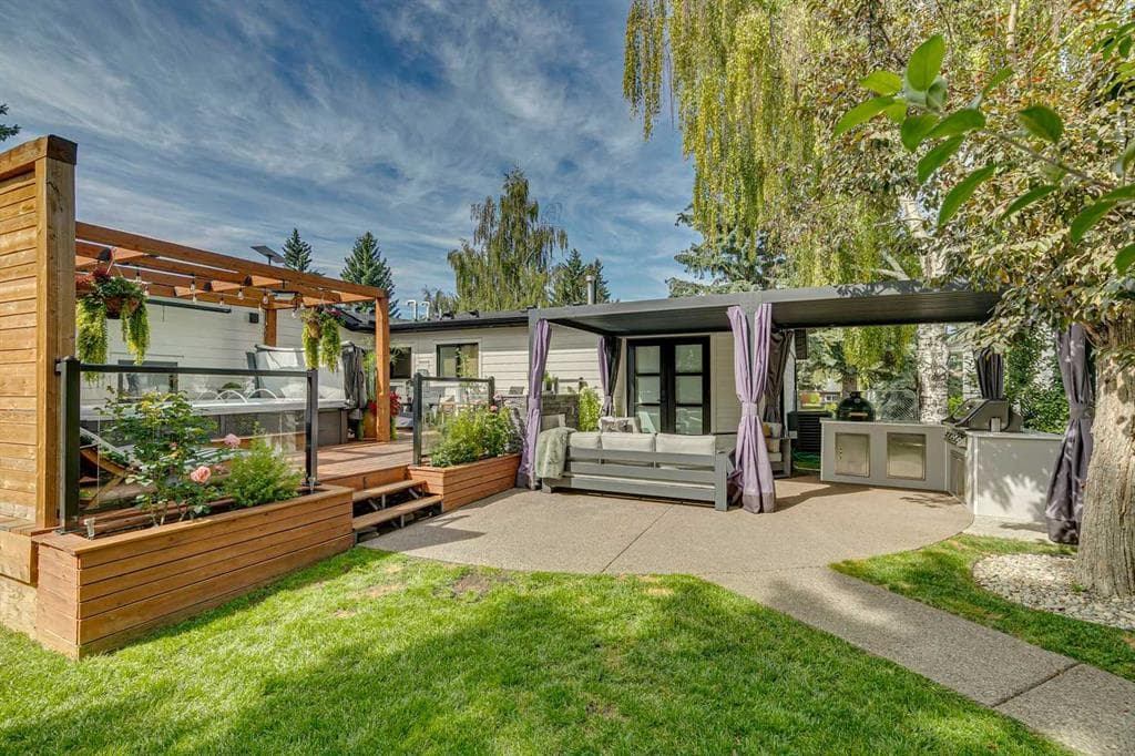 4-bed Detached for sale at 320 Braniff Place SW, Calgary