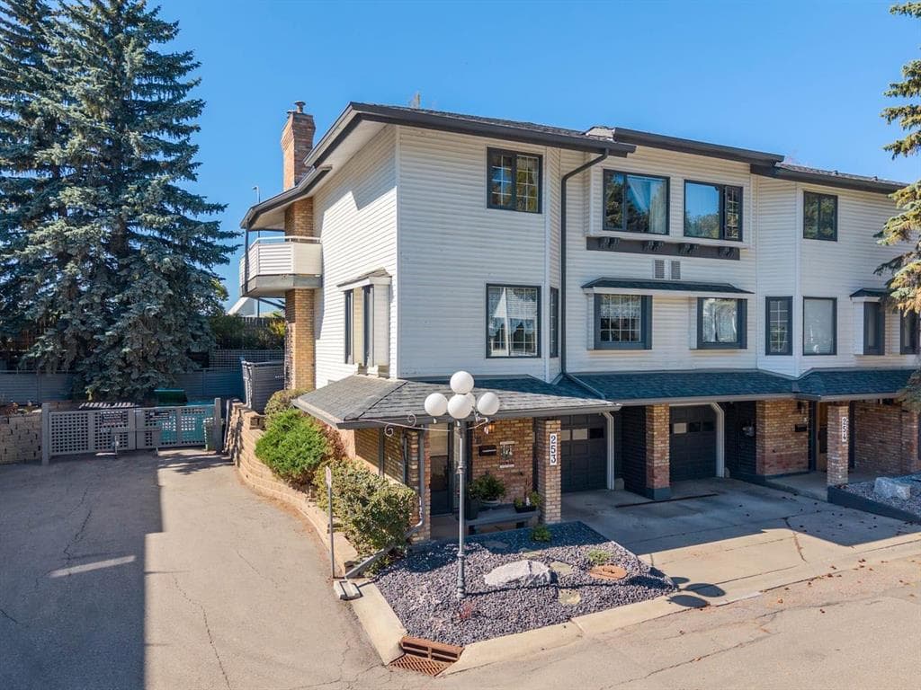 3-bed Townhouse for sale at 253, 4037 42 Street NW, Calgary