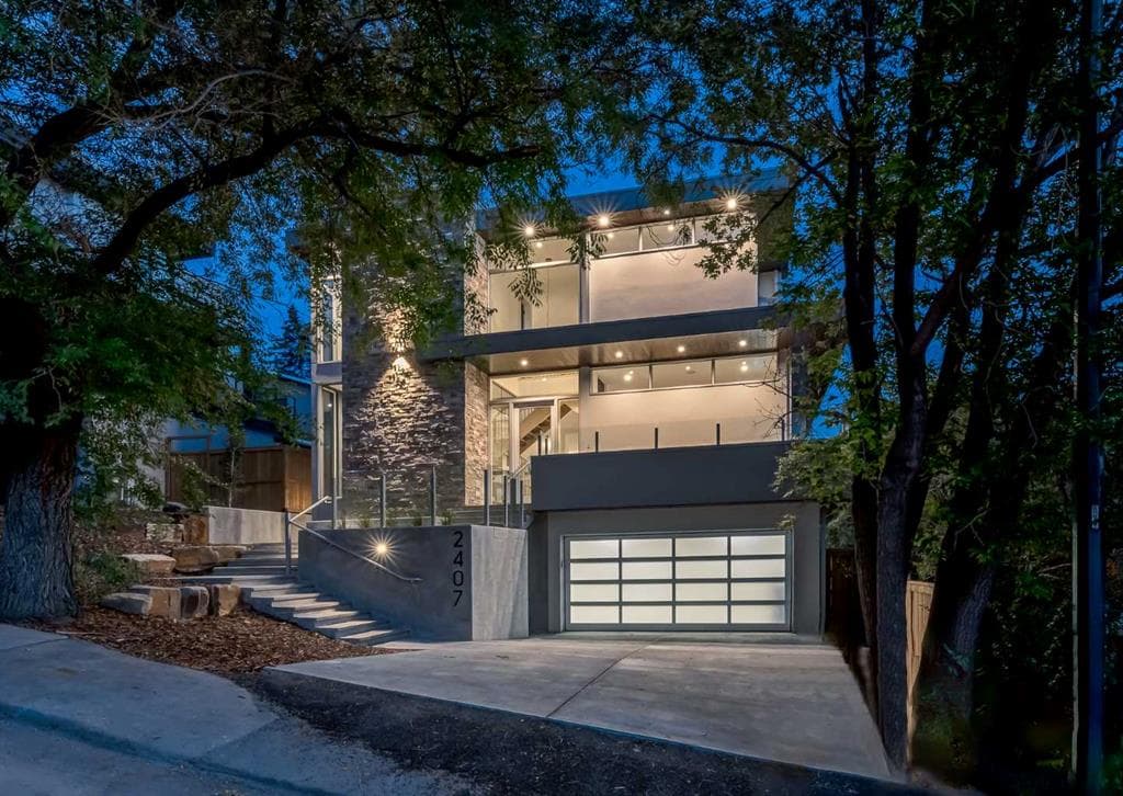 2407 13 Avenue NW — photo 1
