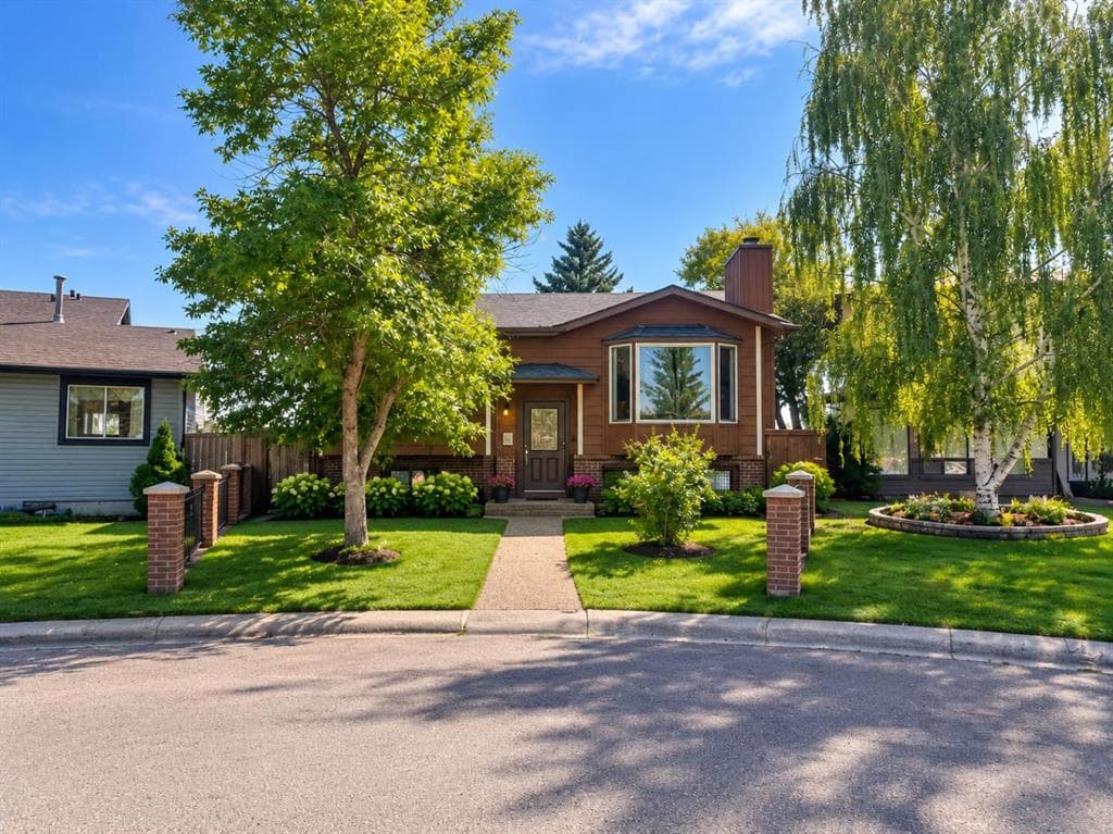 5-bed Detached for sale at 27 Castlebrook Court NE, Calgary