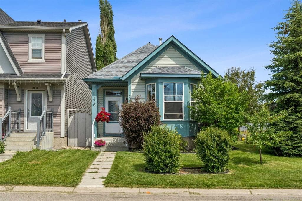 3-bed Detached for sale at 2046 New Brighton Gardens SE, Calgary