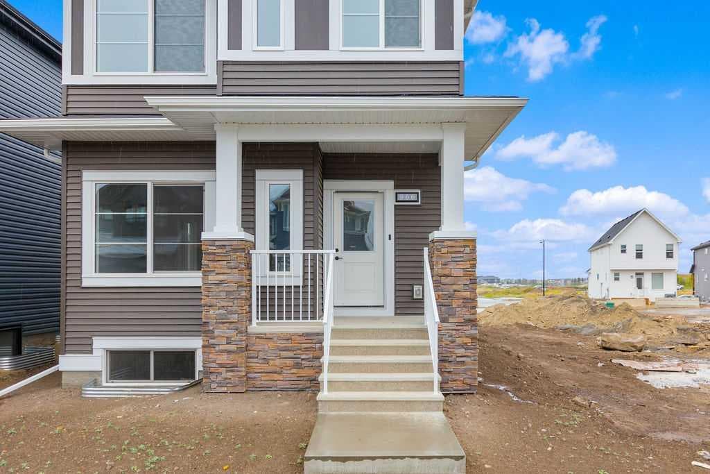 4-bed Detached for sale at 966 Chinook Winds Meadow SW, Airdrie