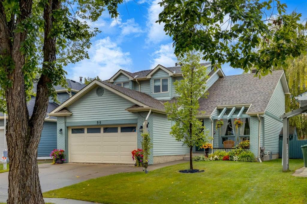 35 Millrise Way SW — photo 1