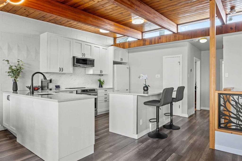 3910 12 Avenue SW — photo 1