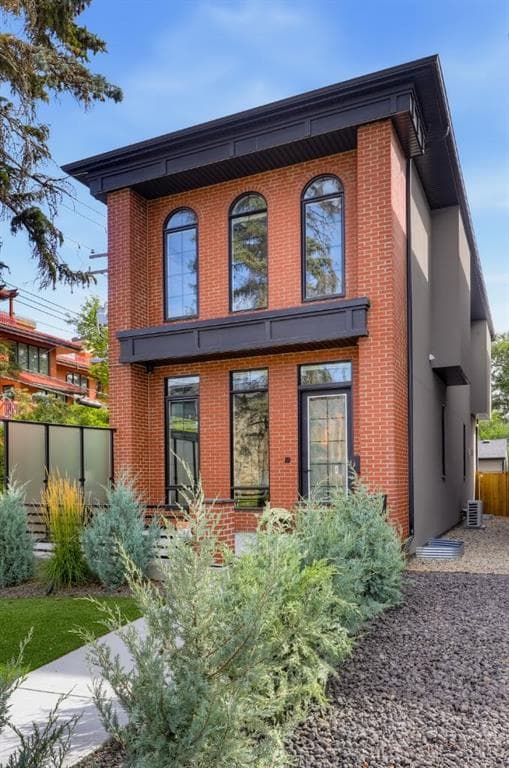 1902 13 Street SW — photo 1