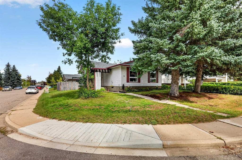 12 Brentwood Drive E — photo 1