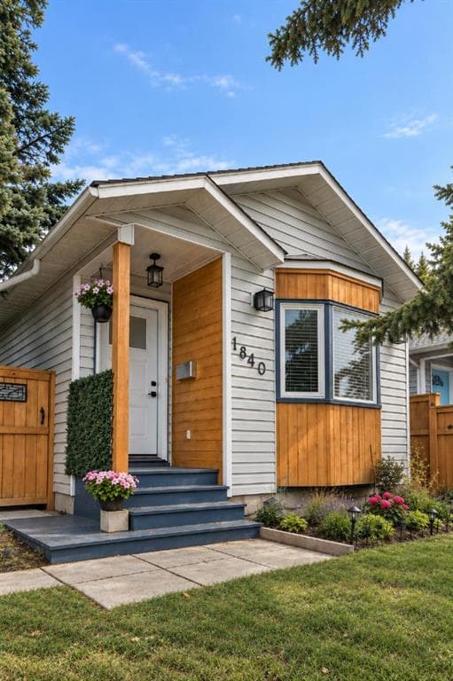 1840 33 Avenue SW — photo 1
