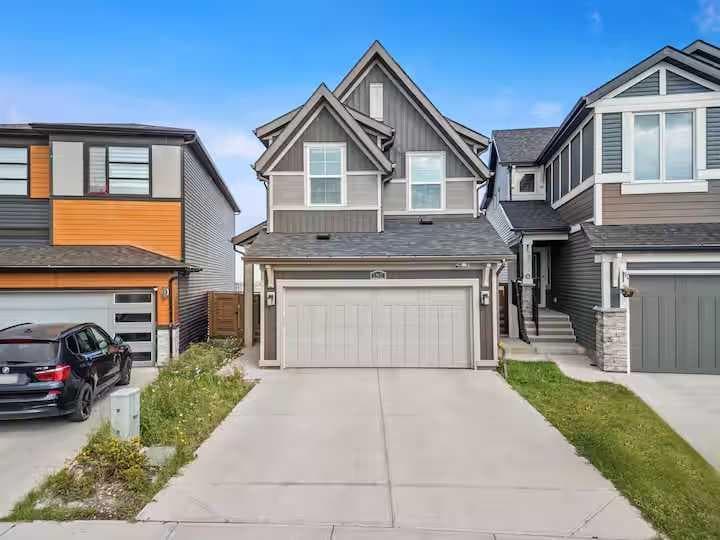 180 Howse Crescent NE — photo 1