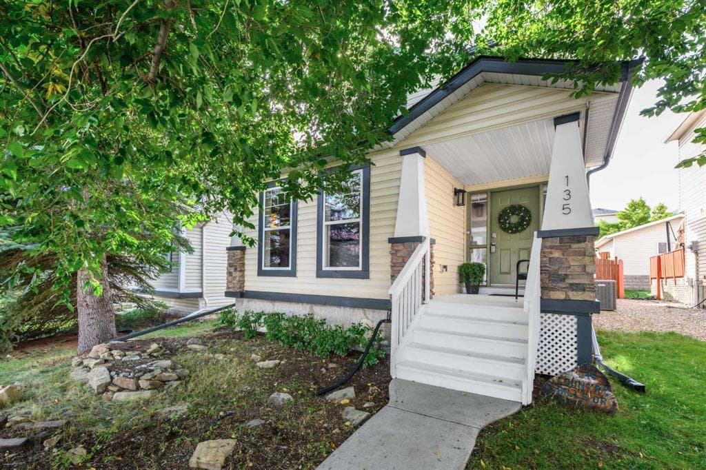 3-bed Detached for sale at 135 Country Hills Drive NW, Calgary