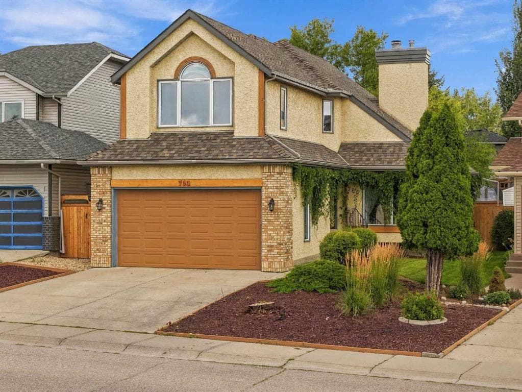 760 Riverbend Drive SE — photo 1