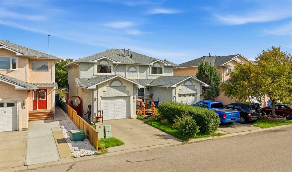 28 Martinglen Way NE — photo 1