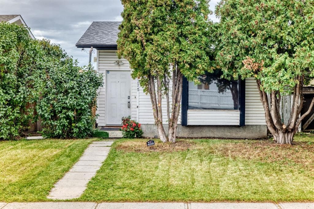 3-bed Detached for sale at 33 Aberdare Way NE, Calgary