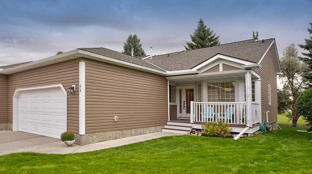 3-bed Semi-detached for sale at 49 Douglasbank Gardens SE, Calgary