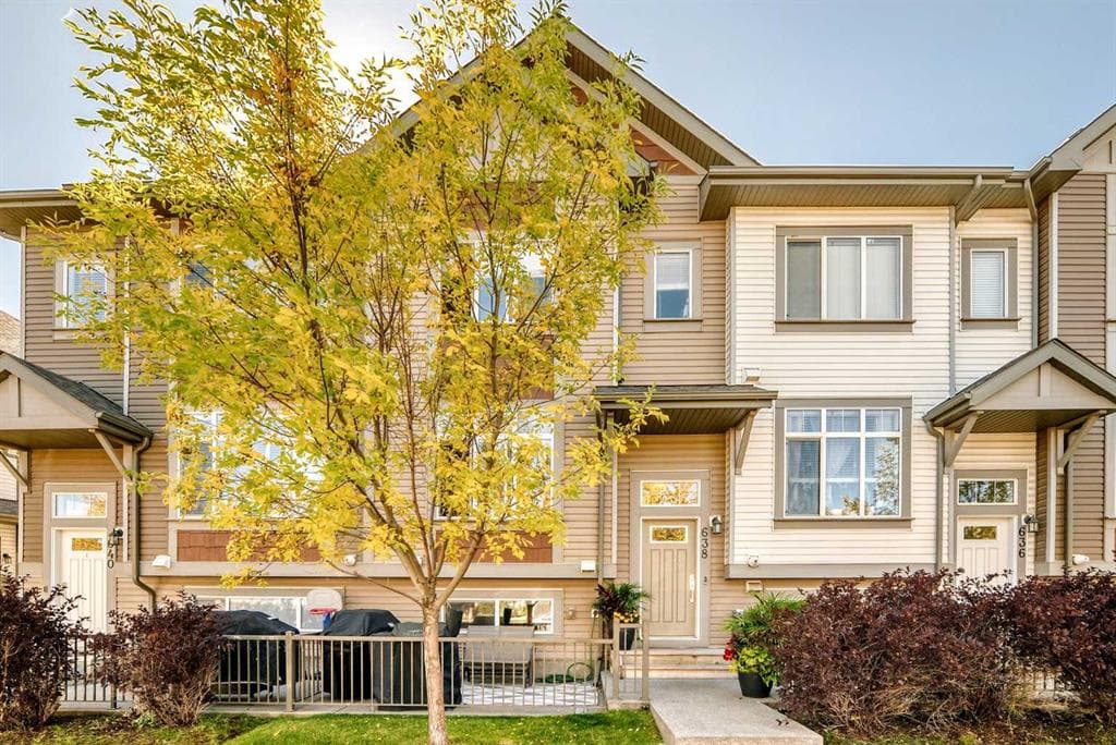 638 Copperpond Boulevard SE — photo 1
