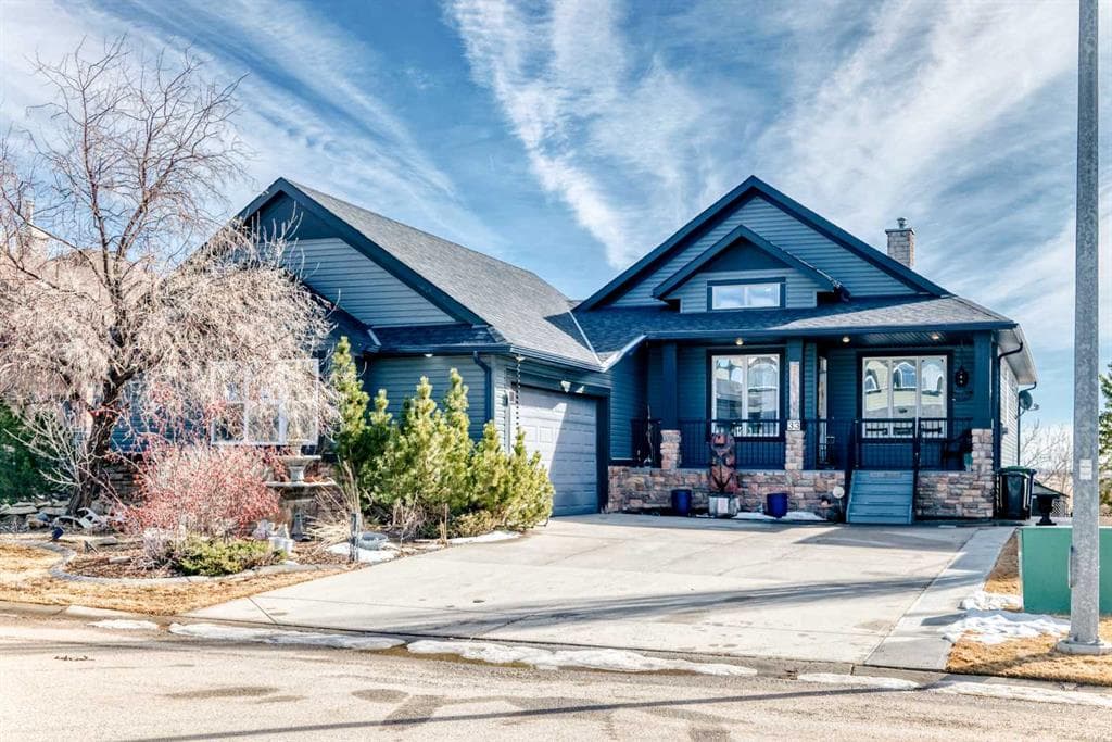 3-bed Detached for sale at 33 Boulder Creek Manor SE, Langdon